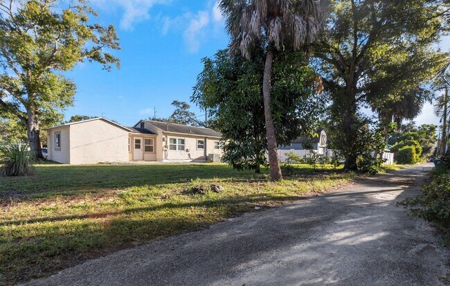 Building Photo - 5148 Tampa Bay Growth Fund 2 LLC