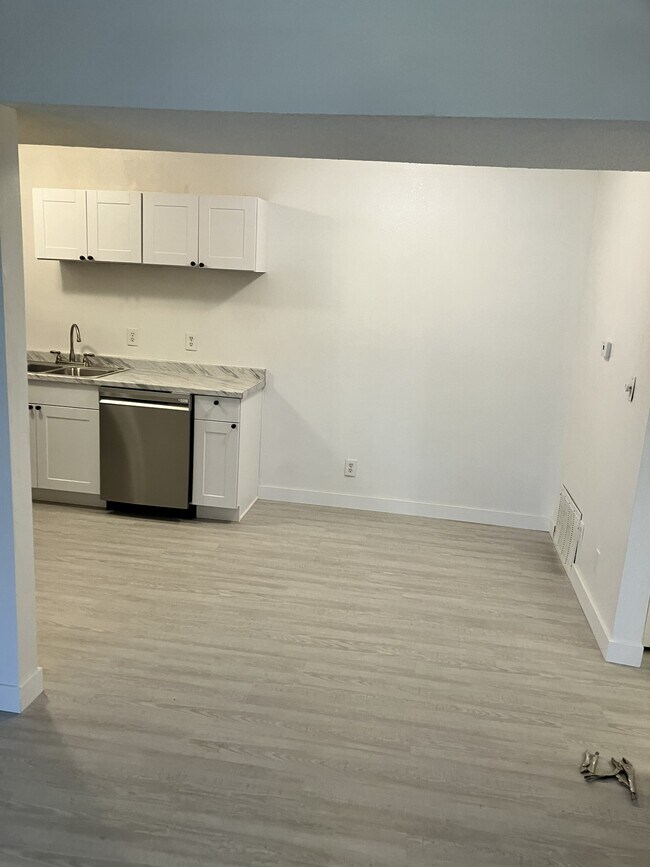 Building Photo - 5300 E Cherry Creek South Dr