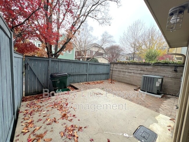 Building Photo - 738 Garden District Dr