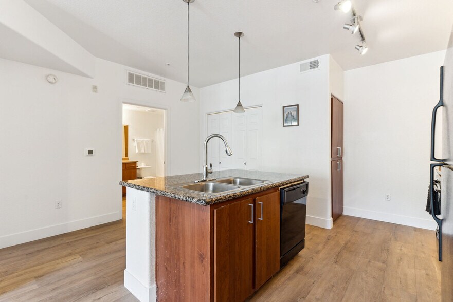 Building Photo - 6610 N 93rd Ave