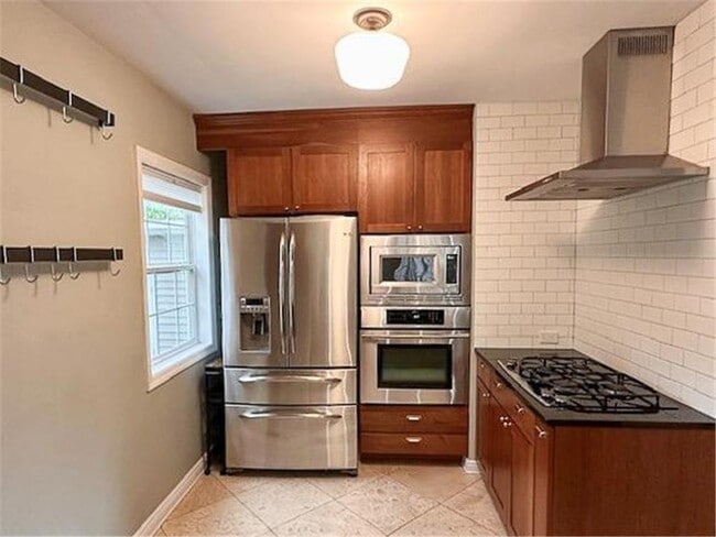 Building Photo - 2836 Dakota Ave S