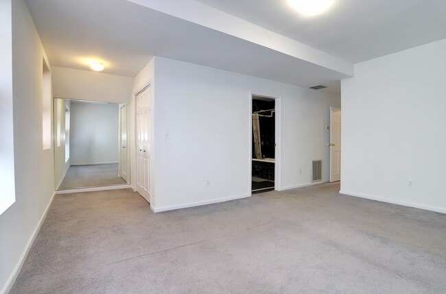 Building Photo - 941 JFK Blvd E