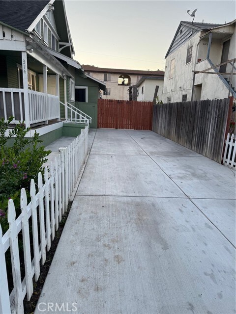 Building Photo - 314 S Broadway