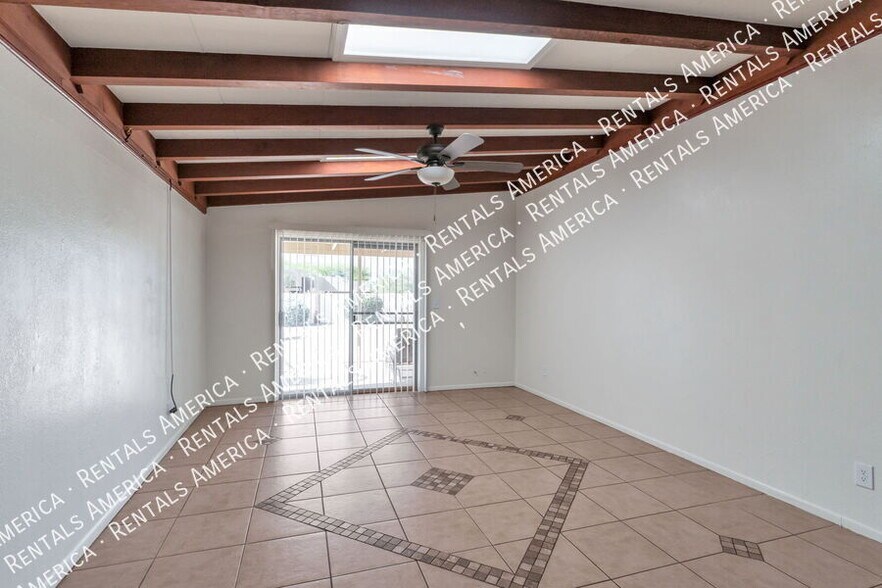 Building Photo - 5111 E Peach St