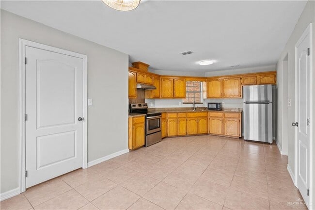 Building Photo - 14 E St