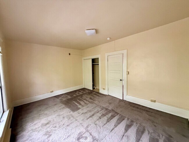 Building Photo - WESTLING EAST PIKE APARTMENTS