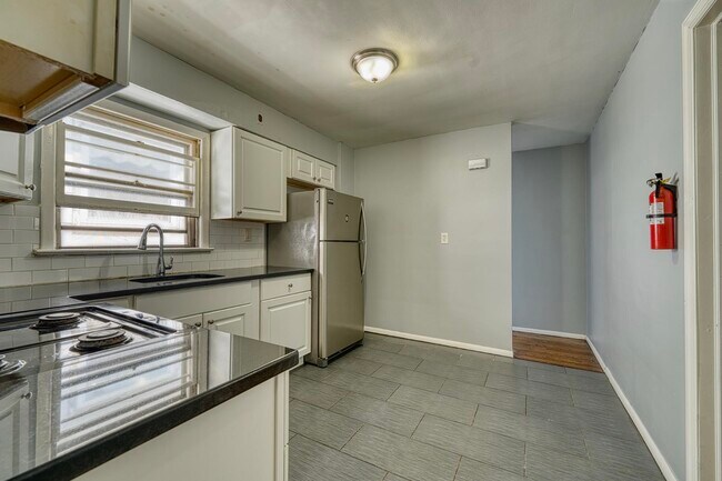 Building Photo - 125 Garfield Ave
