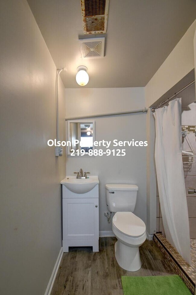 Building Photo - 6215 Glen Dr