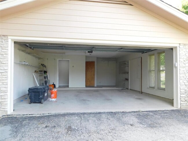 Building Photo - 1006 Porpoise St