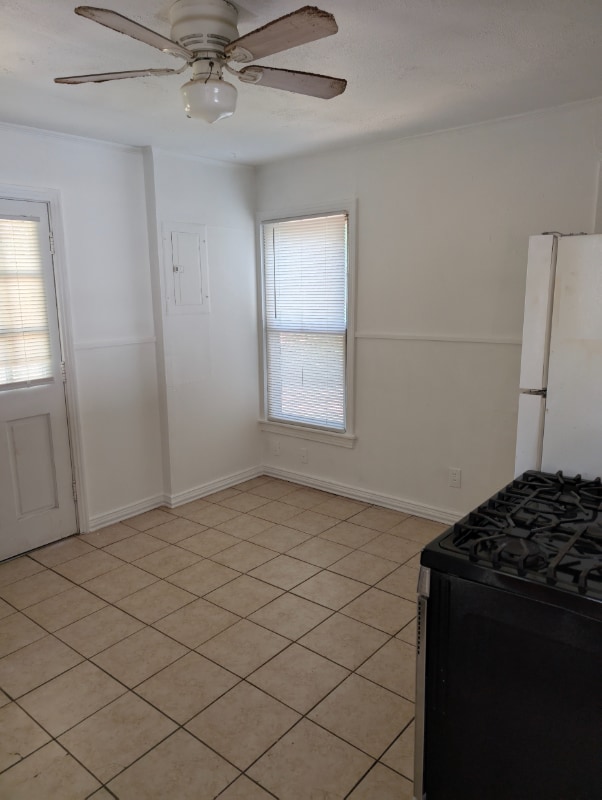 Building Photo - 3916 Winfield Ave