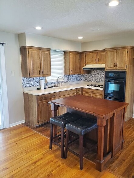 Building Photo - 3200 NE 66th Terrace