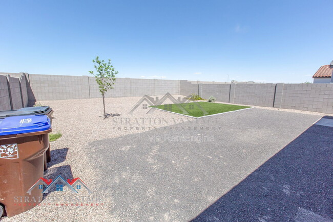 Building Photo - 1474 W Inca Dr