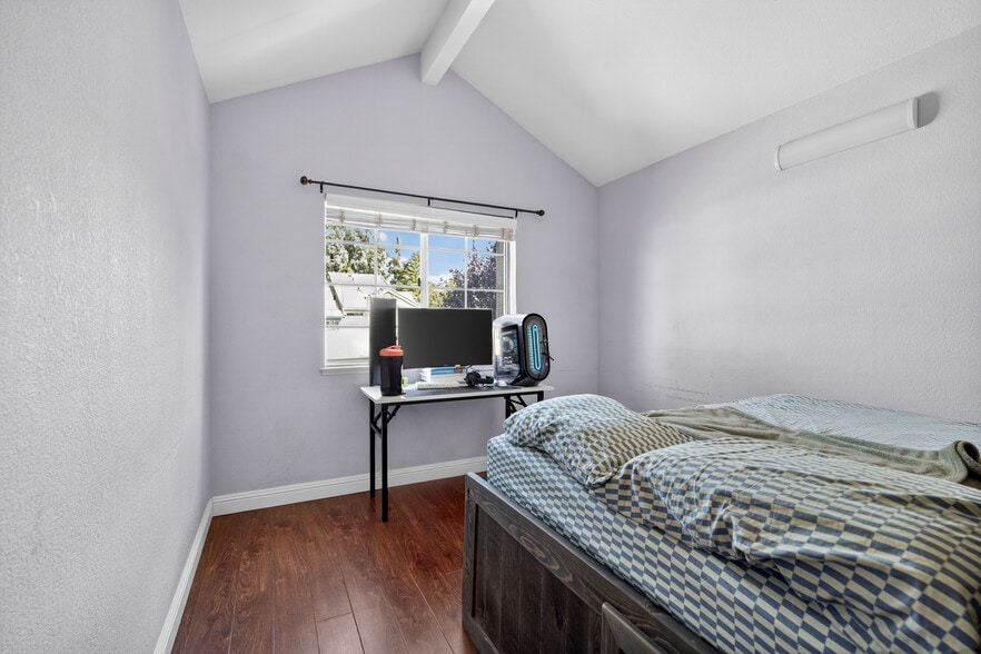 Building Photo - 151 Buck Ct