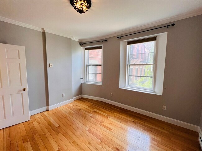 Building Photo - 59 Phillips St