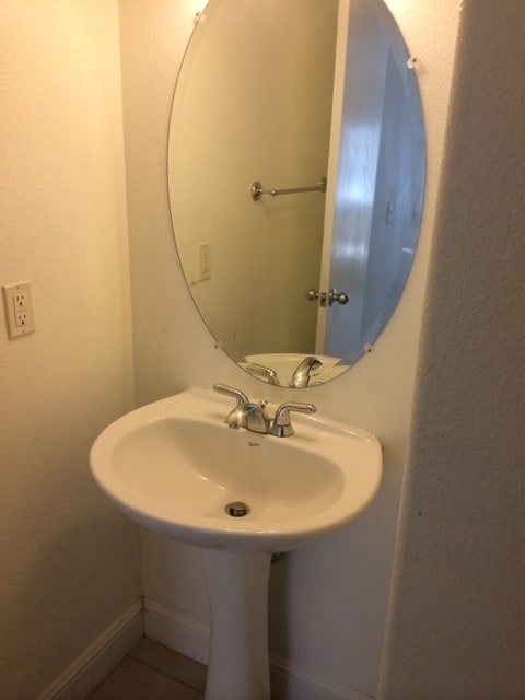 Building Photo - 2328 S Fallbrook Dr