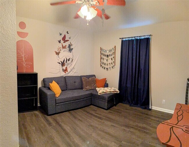Building Photo - 541 Zebra Dr
