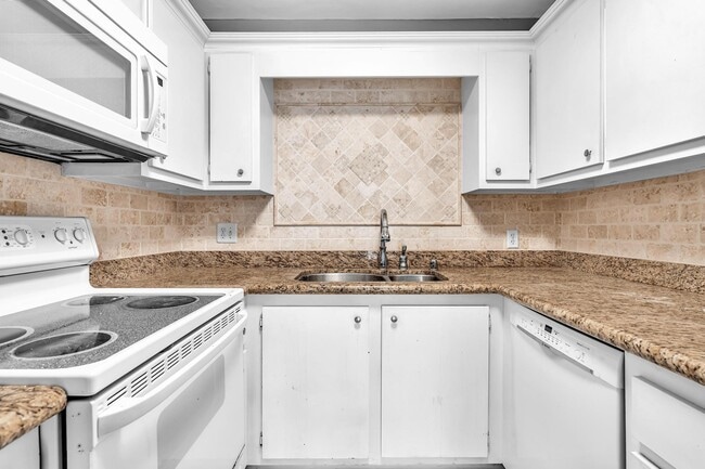 Building Photo - 5961 N Falls Cir Dr