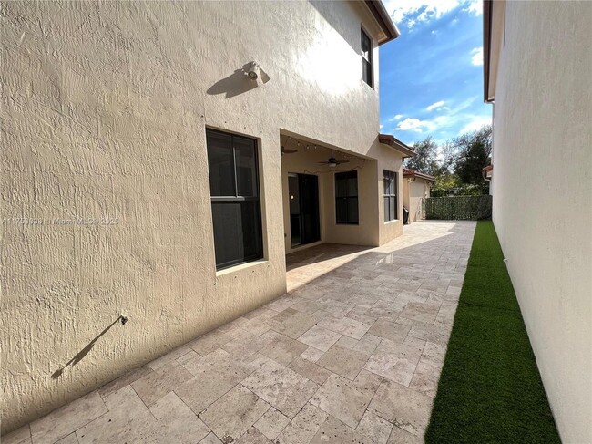 Building Photo - 8342 NW 39th Ct