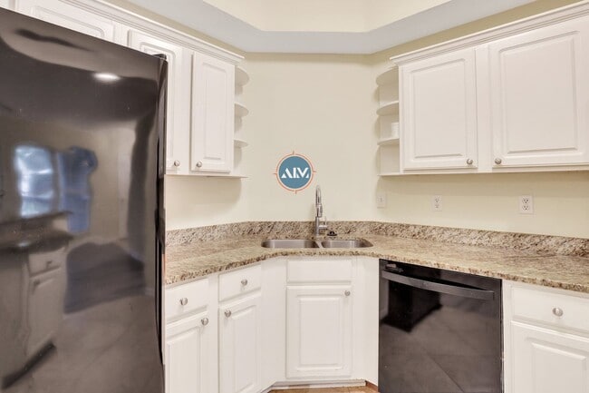 Building Photo - Live the Lowcountry Lifestyle in Comfort a...