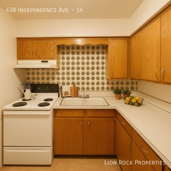 Building Photo - 438 Independence Ave N