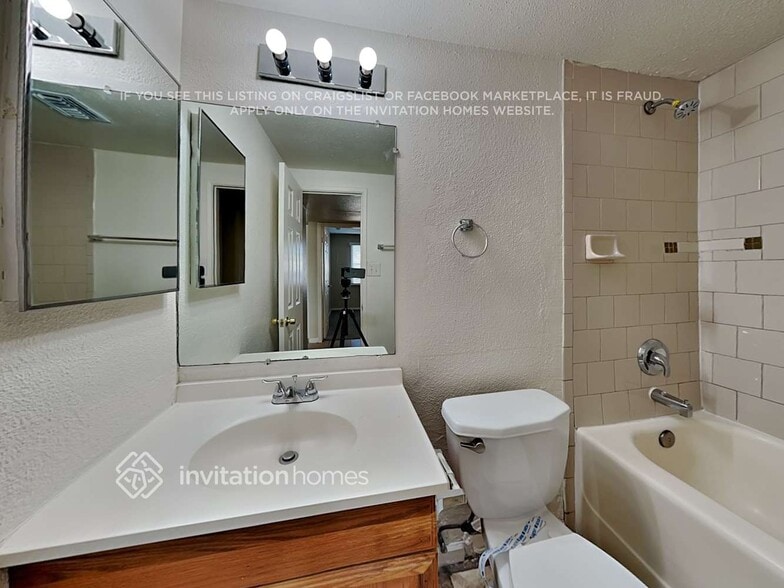 Building Photo - 4102 N 71st Ln