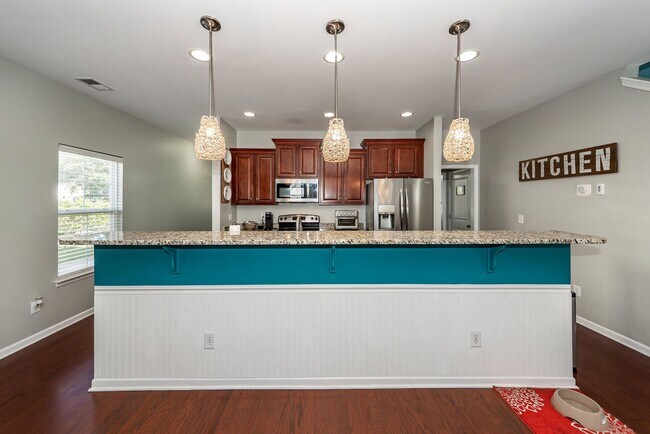Building Photo - 4 Bedroom, 2.5 Bathroom Home in Brownswood...