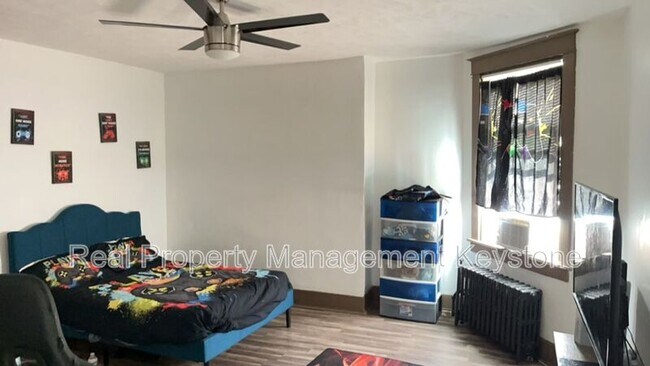 Building Photo - 1247 Chartiers Ave