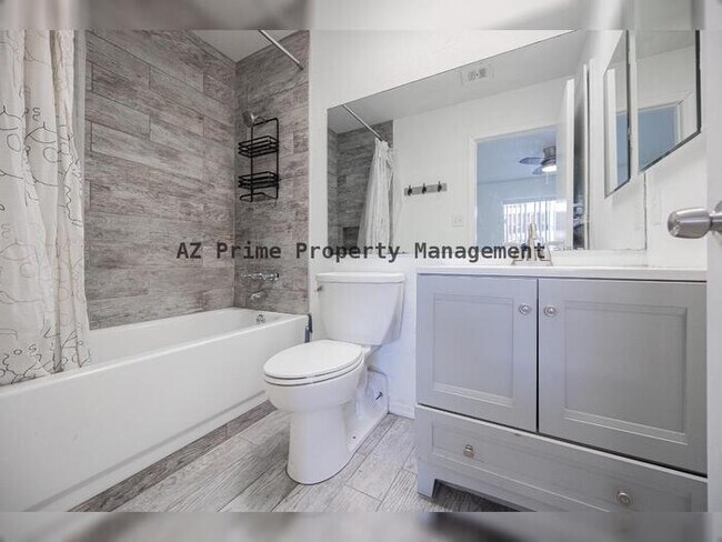 Building Photo - 6822 N 35th Ave