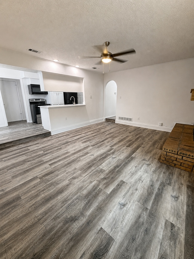 Building Photo - 5309 Holly Trail
