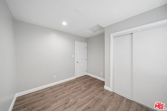 Building Photo - 1545 W 23rd St