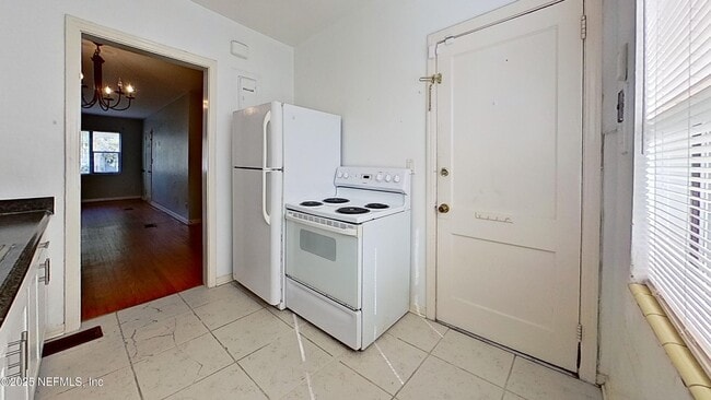 Building Photo - 1234 Lasalle St