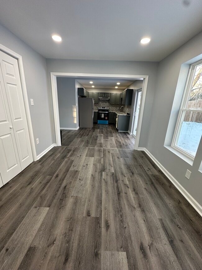 Building Photo - 43 Reubens Cir