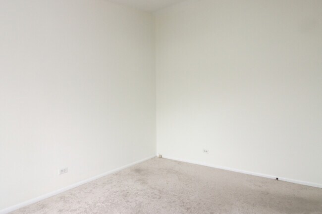 Building Photo - 1735 Chesapeake Ln
