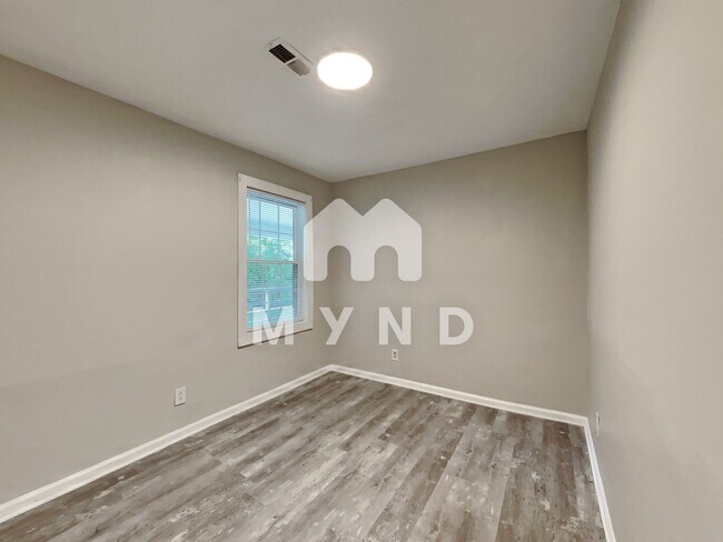 Building Photo - 1600 Poole Rd Unit F