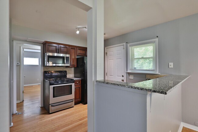 Building Photo - 2353 Hanna Dr