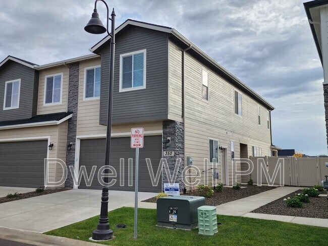 Primary Photo - 350 N Lagrasse Ln