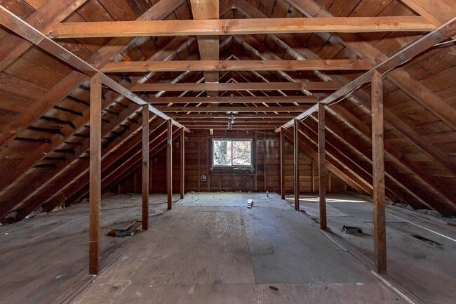 Building Photo - COMING SOON: Beautiful and Renovated Property in Raytown!