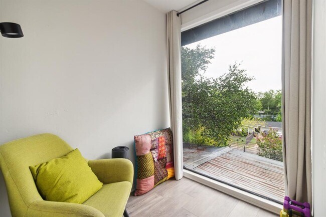 Building Photo - 1501 Rockdale Cir