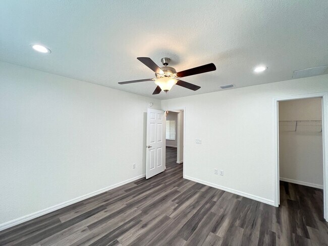 Building Photo - Beautifl Bedroom / 2 Bath Home in Ocklawaha!