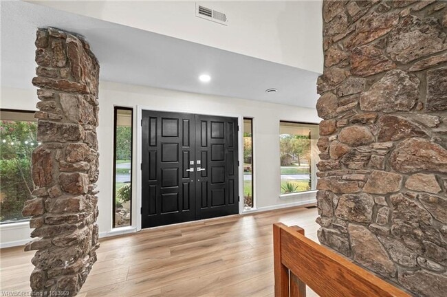 Building Photo - 4 bedroom Single Family home in Fianna Hils