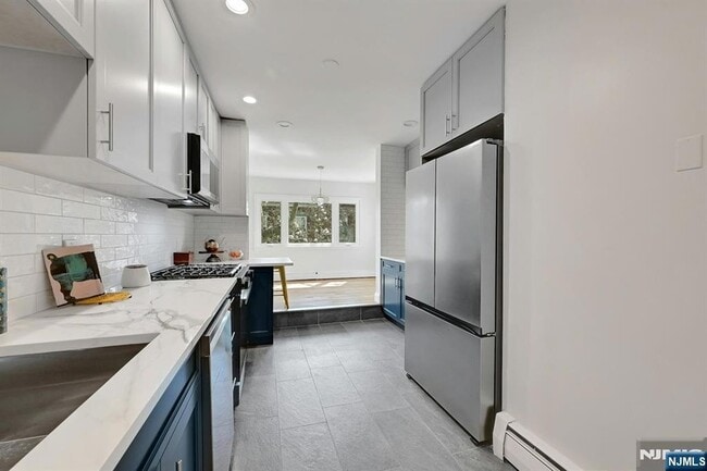 Building Photo - 158 Edgar St