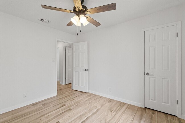 Building Photo - 703 Huntingdon Pl