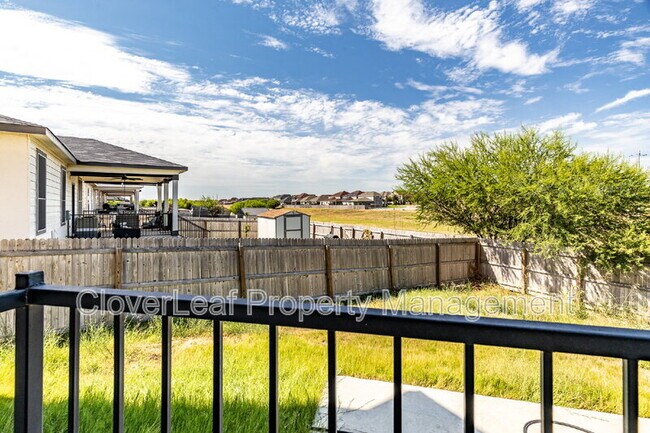 Building Photo - 308 Rustic Springs