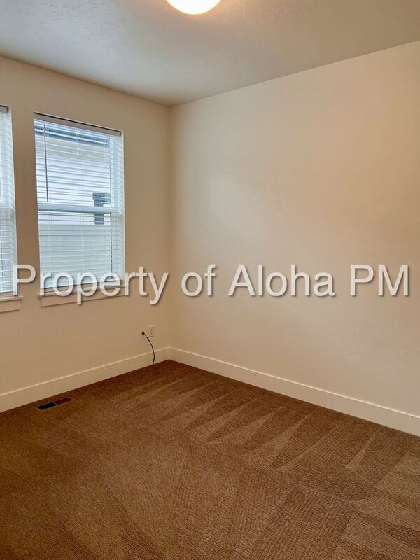 Building Photo - 496 N Emma Ave