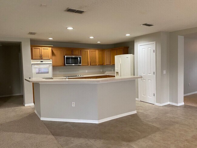 Building Photo - Quaint 3/2 Home with a Beautiful Covered F...