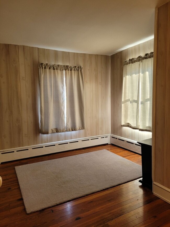 Building Photo - 206 Roxbury Rd