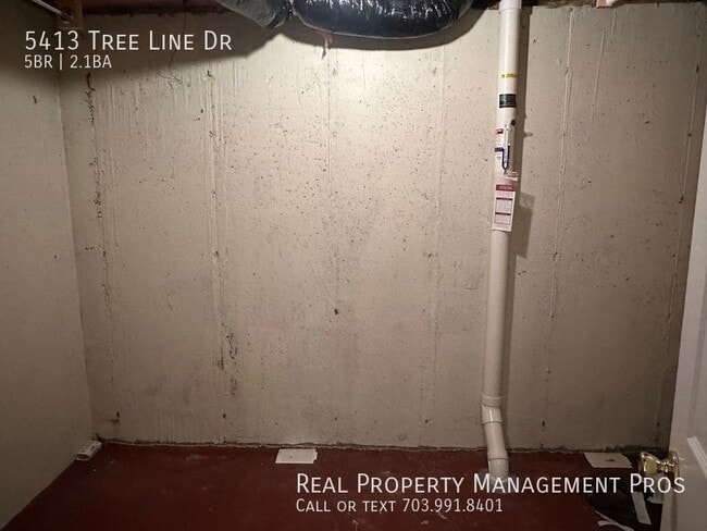 Building Photo - 5413 Tree Line Dr