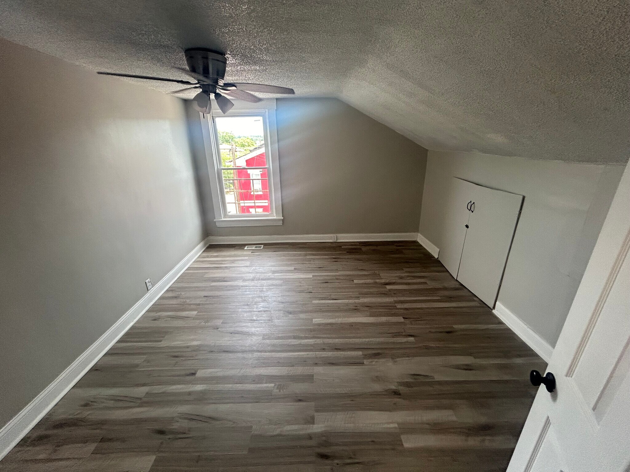 Building Photo - 231 E 11th St