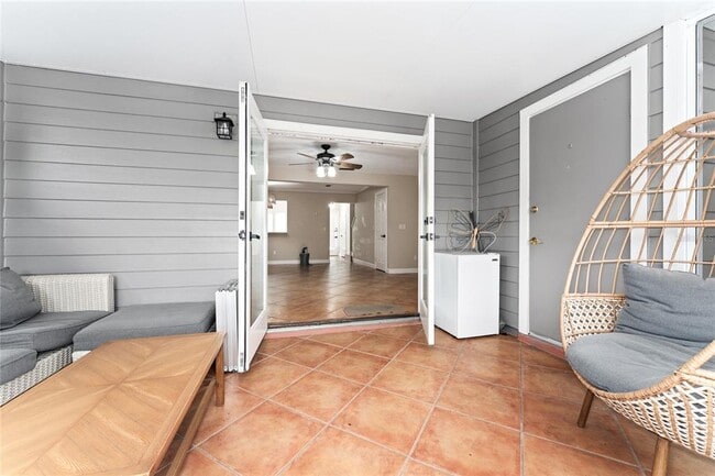 Building Photo - 4467 Brook Hollow Cir