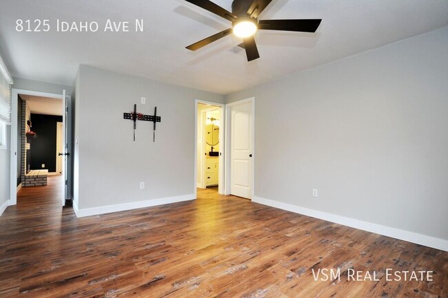 Building Photo - 50% Off January Rent! Modern 4-Bed Home wi...